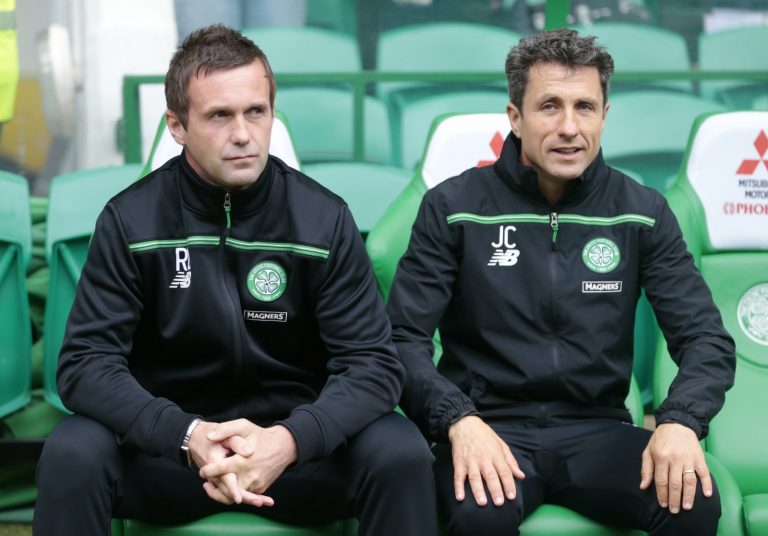 Collins, Deila