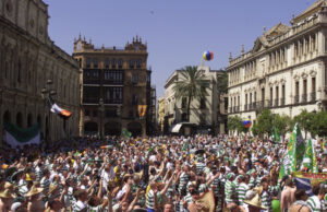 CELTIC SOCCER FANS FILL A SQUARE IN SEVILLE BEFORE UEFA CUP FINALAGAINST PORTO.