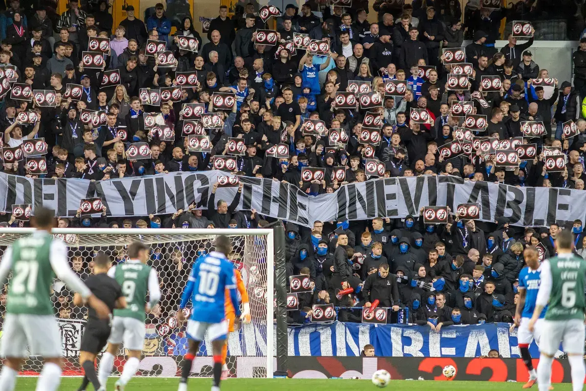 'McInnes Must Go' 'Cowardly underachievers not trying a leg' 'Del is a tactical dinosaur' Ibrox fans demand sackings